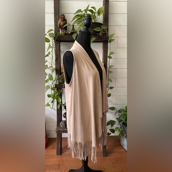 Pink Rose: Tan Vest with Fringed Trim - Picture 10 of 17